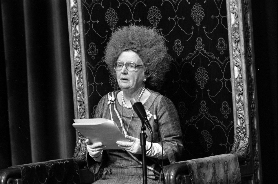 Prinsjesdag 1975 opening Staten-Generaal koningin Juliana leest troonrede (clo, Bestanddeelnr 928-1555