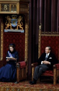 Prinsjesdag 1984 Koningin Beatrix en Prins Claus tijdens de Troonrede in de Rid, Bestanddeelnr 253-8881