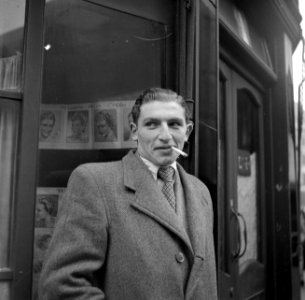 Portretfoto van een spiv, Bestanddeelnr 191-1033