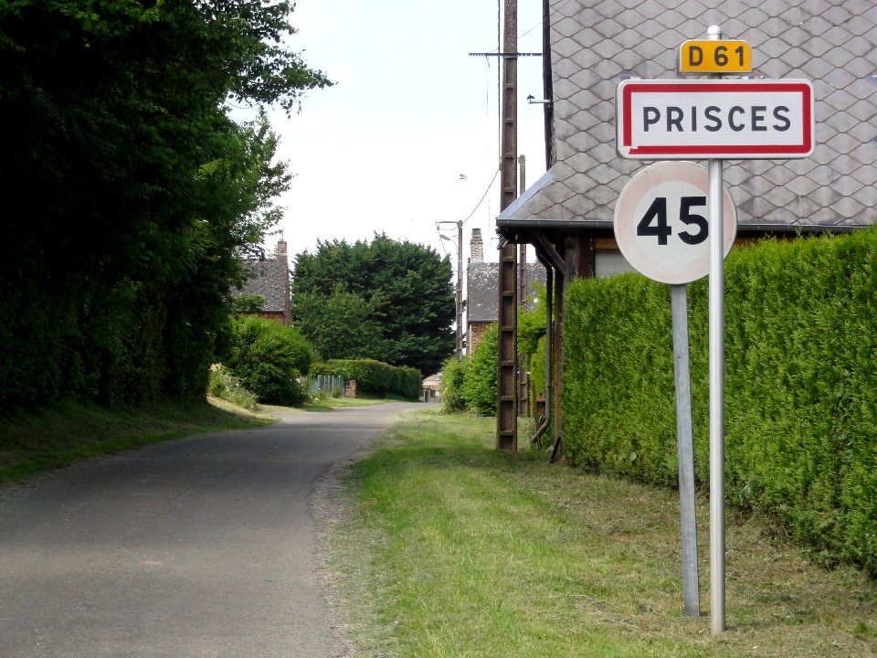 Prisces (Aisne) city limit sign