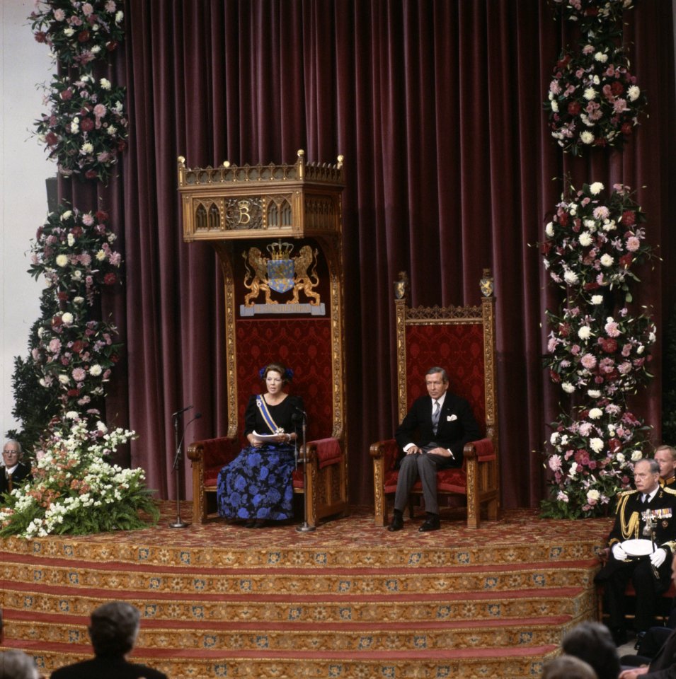 Prinsjesdag Koningin Beatrix leest Troonrede (rechts Prins Claus ), Bestanddeelnr 253-8794