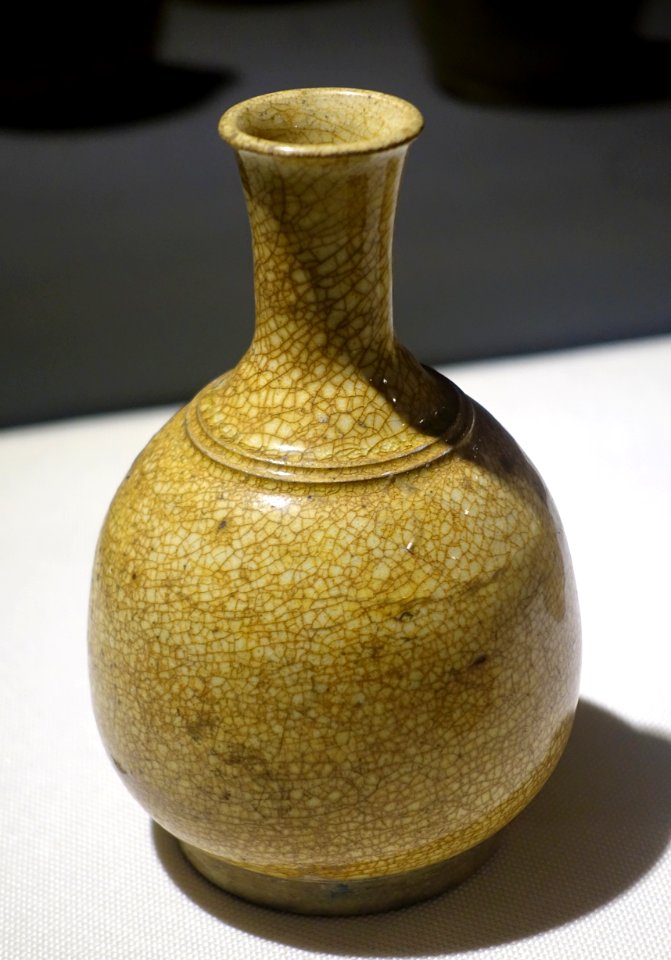 Pot, crackle glaze ceramic - 15th-16th century AD - Vietnam National Museum of Fine Arts - Hanoi, Vietnam - DSC05337
