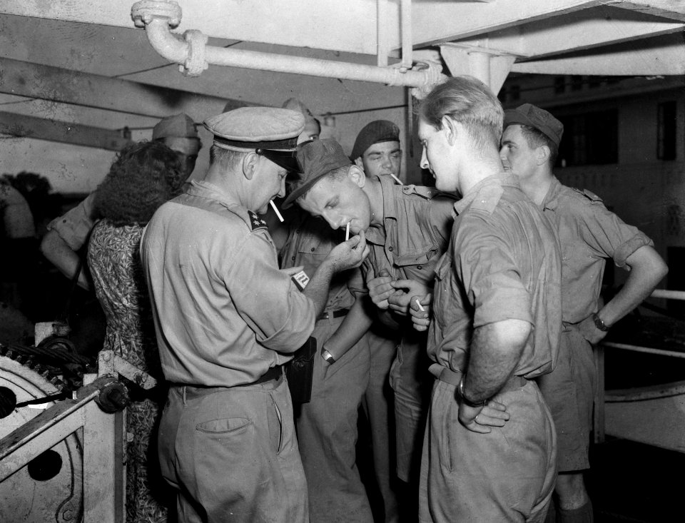 Priok met de Groote Beer arriveerden vijftien nieuwe contactofficieren van de D, Bestanddeelnr 13418
