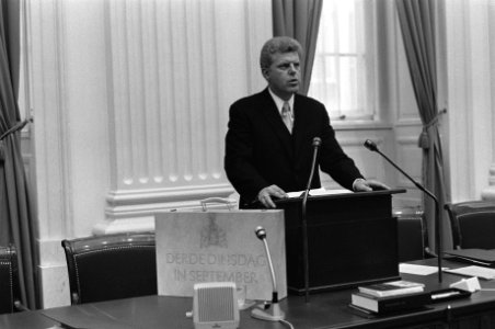 Prinsjesdag 1975 opening Staten-Generaal minister Duisenberg aan het woord in , Bestanddeelnr 928-1565