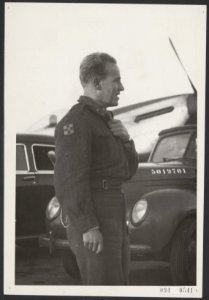 Prive piloot van zijne koninklijke hoogheid prins Bernhard, dhr. G. Sonderman, Bestanddeelnr 094-0541