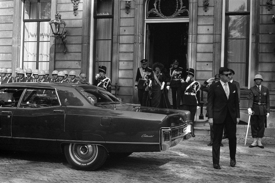 Prinsjesdag Koninklijke familie op balkon van Paleis Lange Voorhout , Den Haag , Bestanddeelnr 924-9570