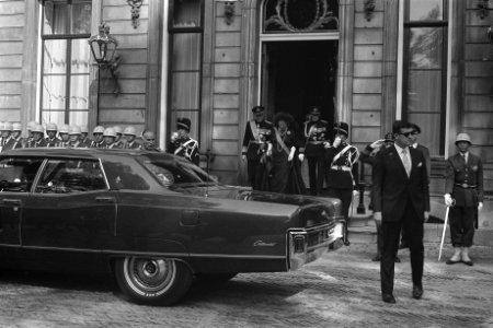 Prinsjesdag Koninklijke familie op balkon van Paleis Lange Voorhout , Den Haag , Bestanddeelnr 924-9570