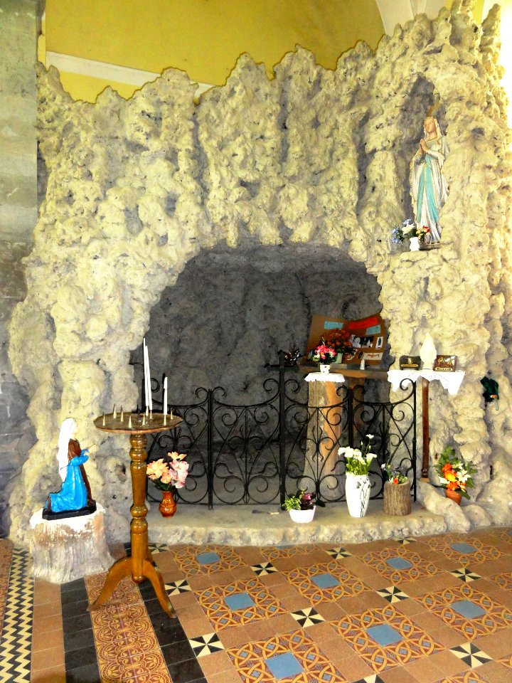 Prisches (Nord, Fr) Église Saint-Nicolas, grotte de Lourdes