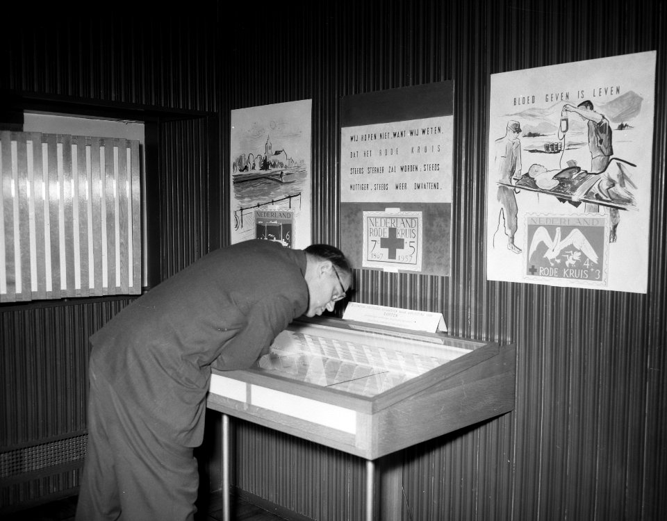Postzegeltentoonstelling over Rode Kruispostzegels in Den Haag, Bestanddeelnr 908-8802