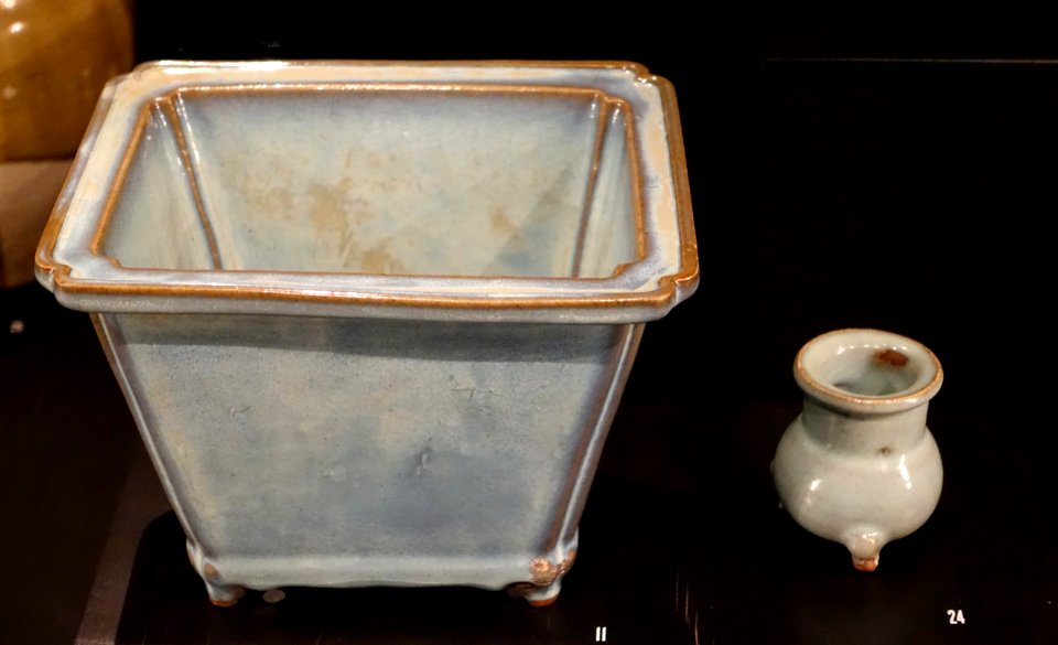 Pot, China, Yuan or Ming dynasty, stoneware with blue glaze, and small jar, Longquan ware, Song or Yuan dynasty, stoneware with celadon glaze - Östasiatiska museet, Stockholm - DSC09632