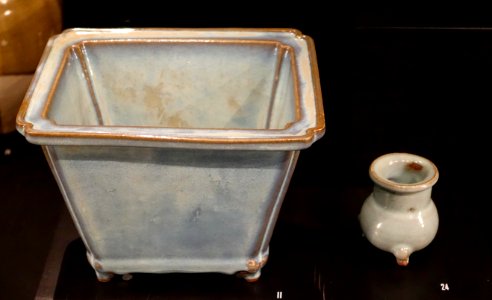 Pot, China, Yuan or Ming dynasty, stoneware with blue glaze, and small jar, Longquan ware, Song or Yuan dynasty, stoneware with celadon glaze - Östasiatiska museet, Stockholm - DSC09632