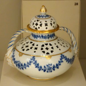 Potpourri Container, Josiah Wedgwood and Sons, c. 1911, bone china - Chazen Museum of Art - DSC01999