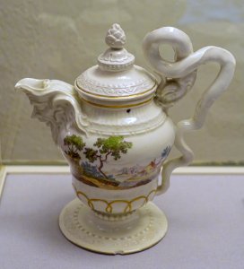 Pot, Würzburger Porzellanmanufaktur, date unknown, ceramic - Mainfränkisches Museum - Würzburg, Germany - DSC04935