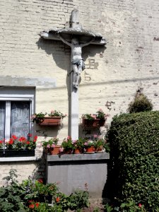 Prisches (Nord, Fr) croix de façade