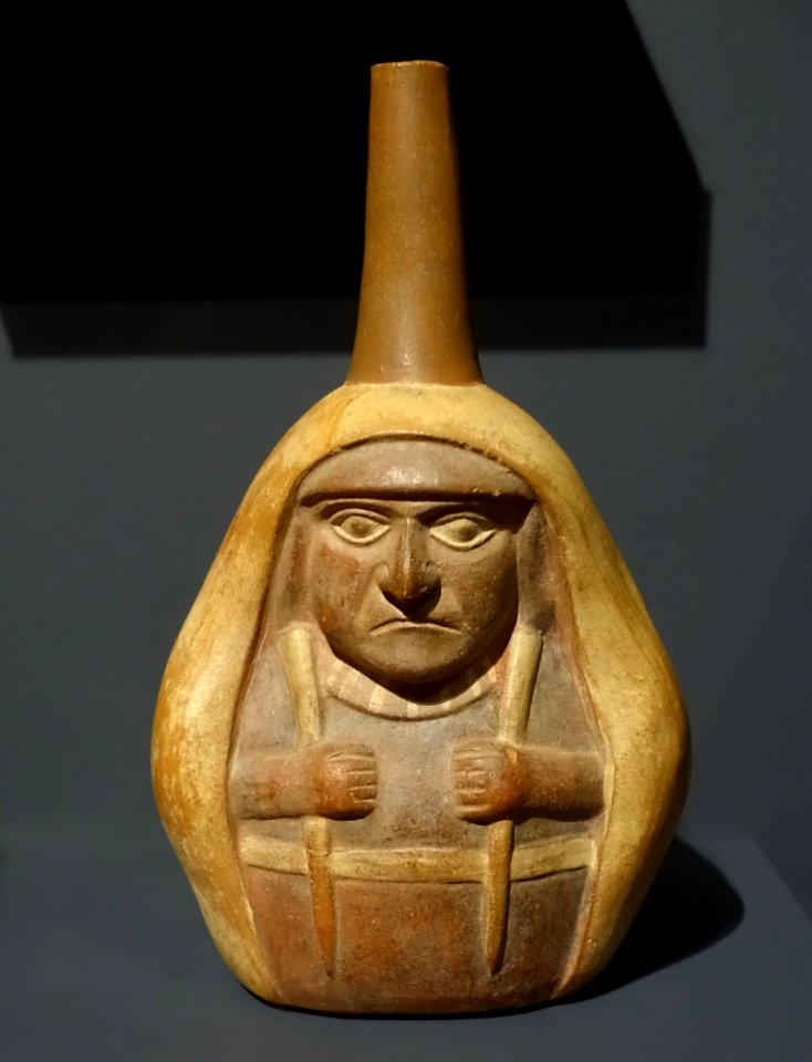 Pot in the form of a woman with shawl, Nasca, North Coast, Peru, ceramic - Meso-American collection - Peabody Museum, Harvard University - DSC05947