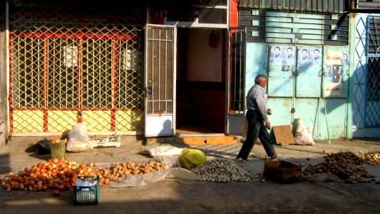Potato Onion exposed for sale - Fruit vendor Cotton-beating Bazaar of Nishapur 1