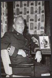 Portretten, scheepvaart, geschenken, beroepen, zeelieden, Maatschappij Nederland, Bestanddeelnr 094-0407