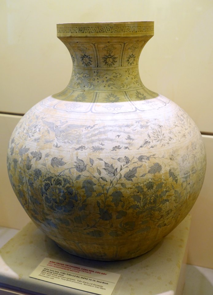 Pot for domestic use, Hoa Binh province, Tran to Early Le dynasty, 14th-15th century, blue and white glazed ceramic - National Museum of Vietnamese History - Hanoi, Vietnam - DSC05712