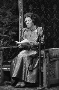 Prinsjesdag 1986 Koningin Beatrix tijdens uitspreken van Troonrede, Bestanddeelnr 933-7601