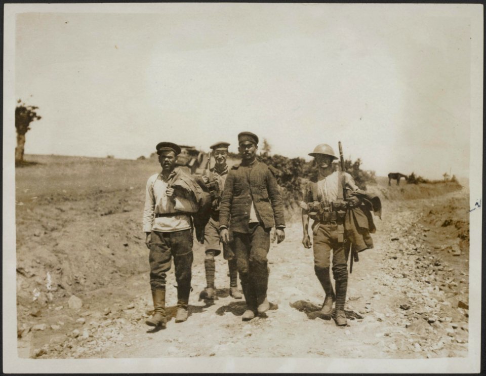 Prisoners on the way in, Bestanddeelnr 158-2508
