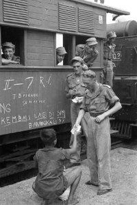 Priok. Op 26 juli vertrok uit Tandjong Priok het motorschip Oranje naar Nederlan, Bestanddeelnr 1774-2-6