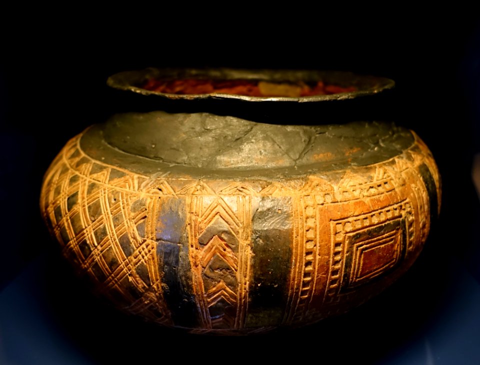Pot, Alb-Hegau ceramics, 800-650 BC - Landesmuseum Württemberg - Stuttgart, Germany - DSC02788