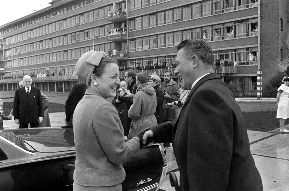 Prinses Margriet opende Helihaven Rode Kruis bij ziekenhuis te Den Haag, Bestanddeelnr 921-8721