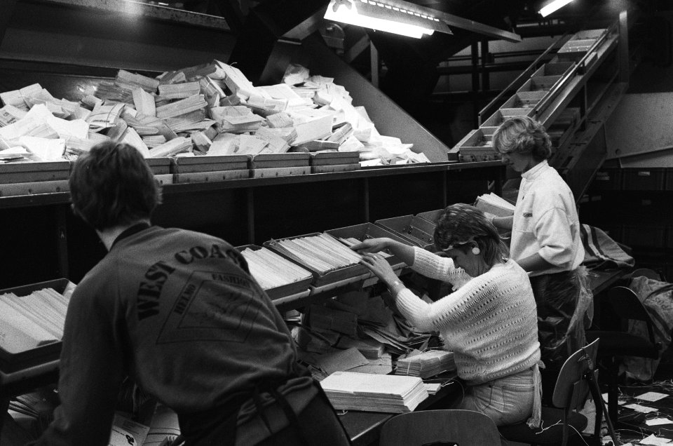 Postverwerking op hoofdpostkantoor Amsterdam, Bestanddeelnr 933-5178