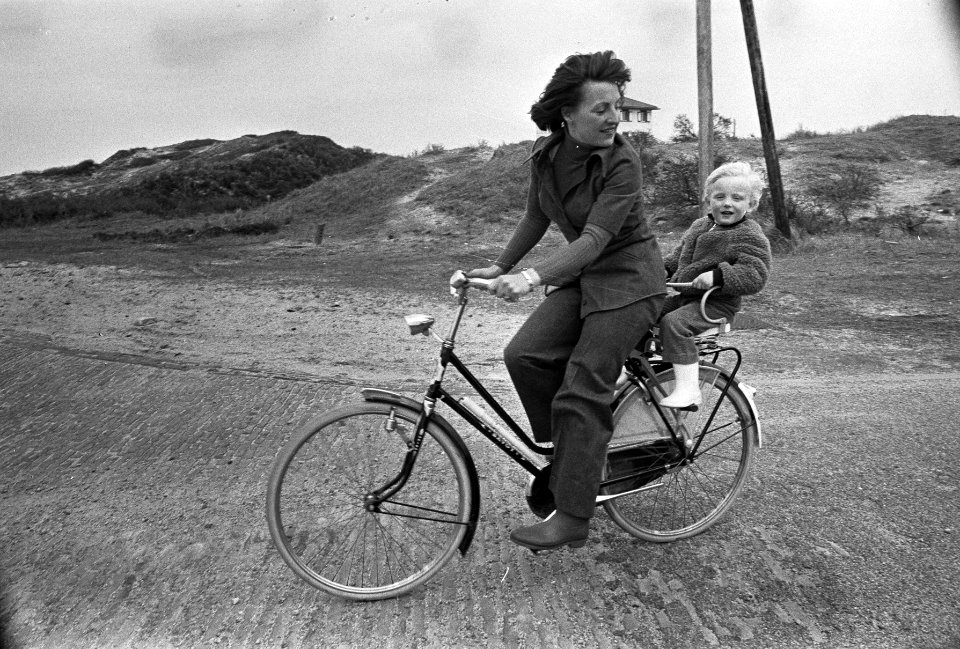 Prinses Margriet met man en kinderen op vakantie op Schiermonnikoog, Margriet en, Bestanddeelnr 926-4060