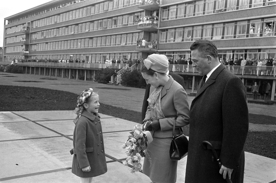 Prinses Margriet opende Helihaven Rode Kruis bij ziekenhuis te Den Haag v, Bestanddeelnr 921-8720