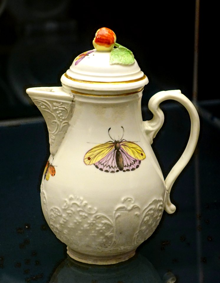 Pot, Würzburger Porzellanmanufaktur, date unknown, ceramic - Mainfränkisches Museum - Würzburg, Germany - DSC04941