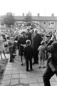 Prinses Margriet opende Internaat voor schipperskinderen te Terneuzen Prinses Ma, Bestanddeelnr 921-8000