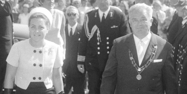 Prinses Margriet met burgemeester Okkinga