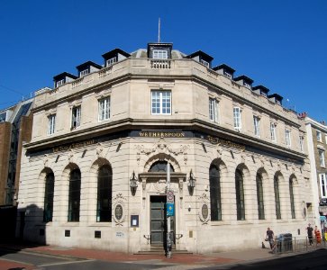 Post and Telegraph pub, 155–158 North Street, Brighton (NHLE Code 1380621) (May 2020) (4)