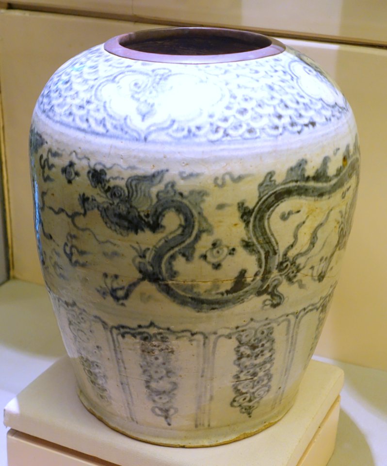 Pot, Chu Dau kiln, Hai Duong province, Early Le dynasty, 15th century AD, blue and white glazed ceramic - National Museum of Vietnamese History - Hanoi, Vietnam - DSC05699