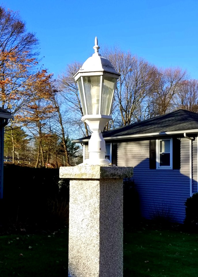 Post light fixture - Arlington, MA - 20201203 091426