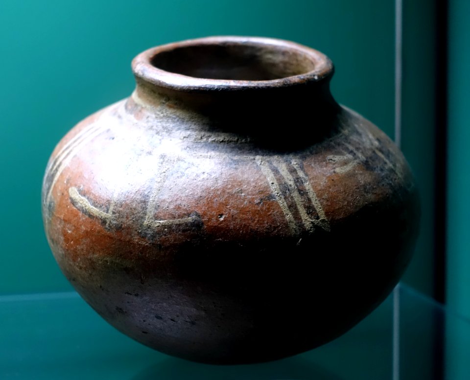 Pot, Costa Rica, 500-800 AD, ceramic - Naturhistorisches Museum Nürnberg - Nuremberg, Germany - DSC04031