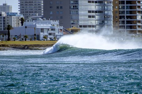 Water wave lake