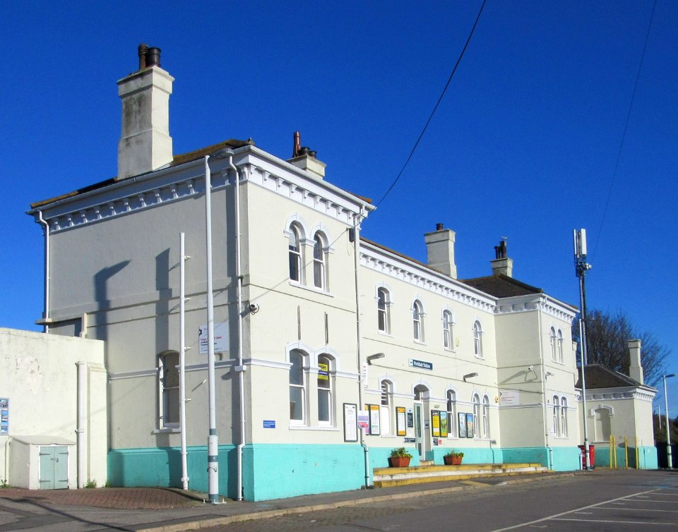 Portslade Railway Station (Main Building), Portland Road, Portslade (NHLE Code 1209609) (November 2015) (4)