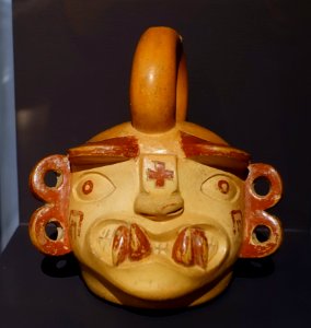 Pot in the form of the Decapitator deity, Moche, Cartavio, Ascope province, La Libertad regon, Peru, ceramic - Meso-American collection - Peabody Museum, Harvard University - DSC05968