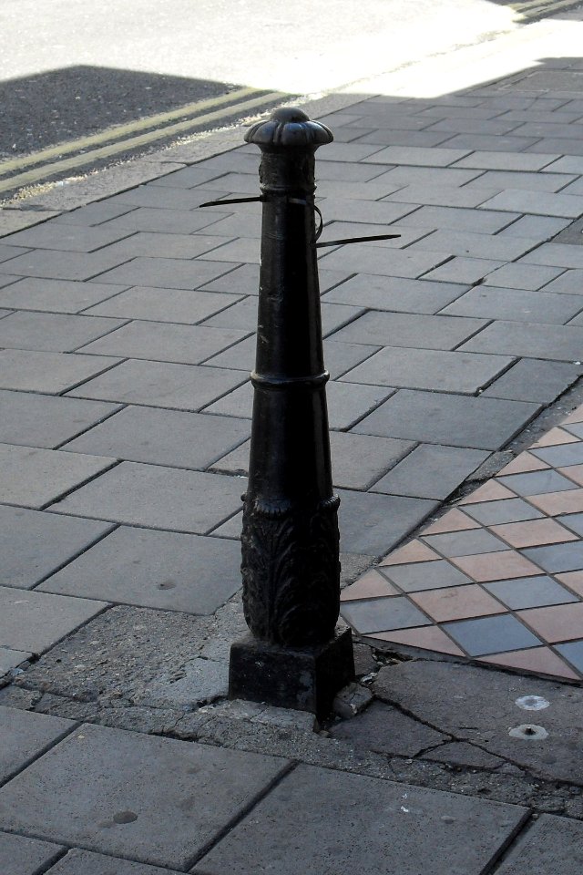 Post on pavement outside 77 and 78 West Street, Brighton (NHLE Code 1381097) (August 2010)