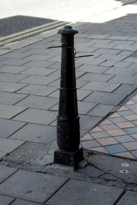 Post on pavement outside 77 and 78 West Street, Brighton (NHLE Code 1381097) (August 2010)