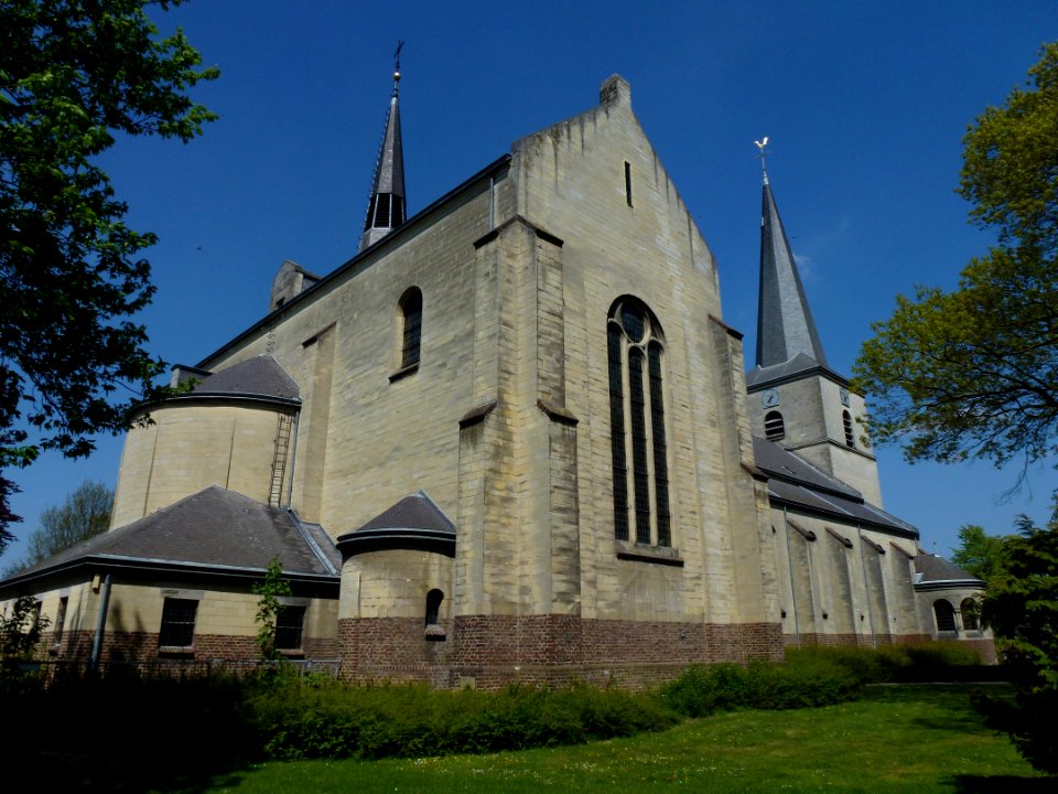 Posterholt (Roerdalen) kerk achteraanzicht