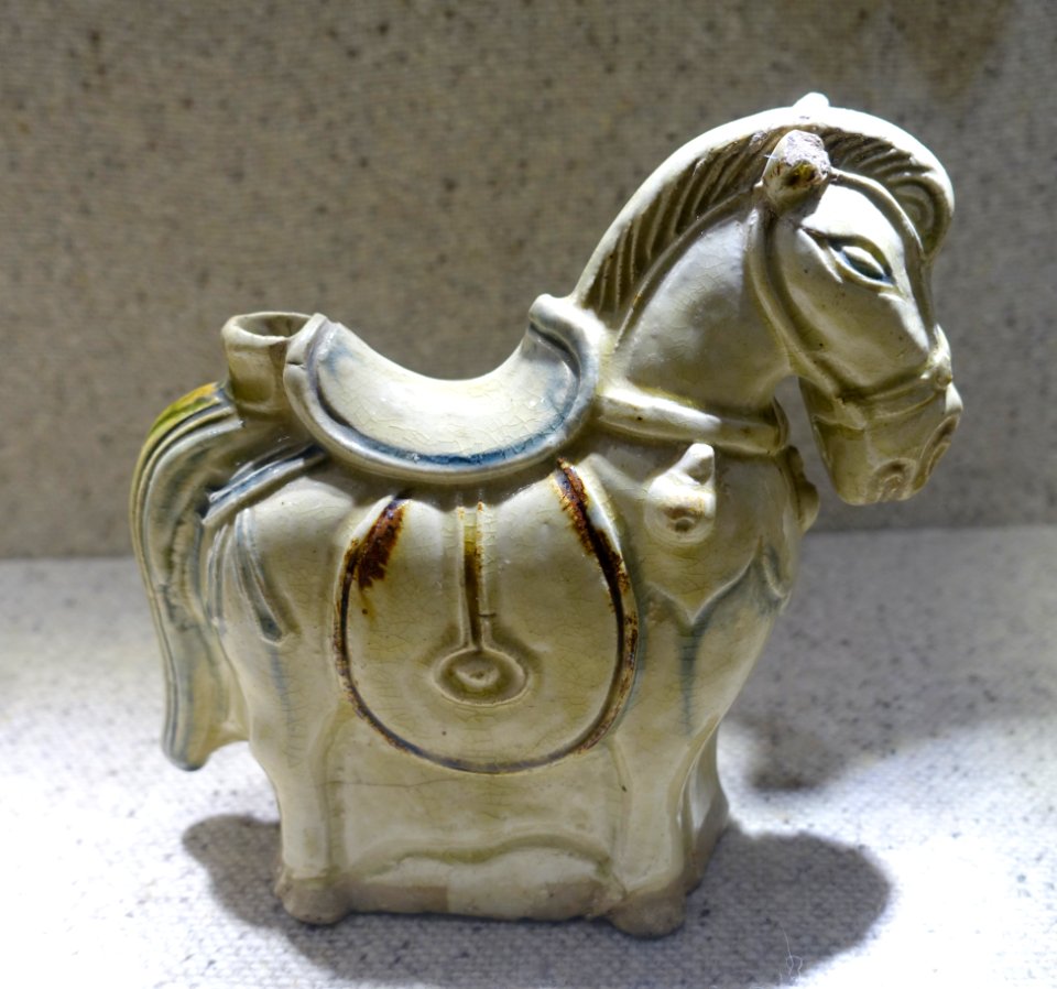 Pot in horse shape, Bat Trang kiln, Hanoi, Restored Le dynasty, 17th-18th century AD, polychrome ceramic - National Museum of Vietnamese History - Hanoi, Vietnam - DSC05424