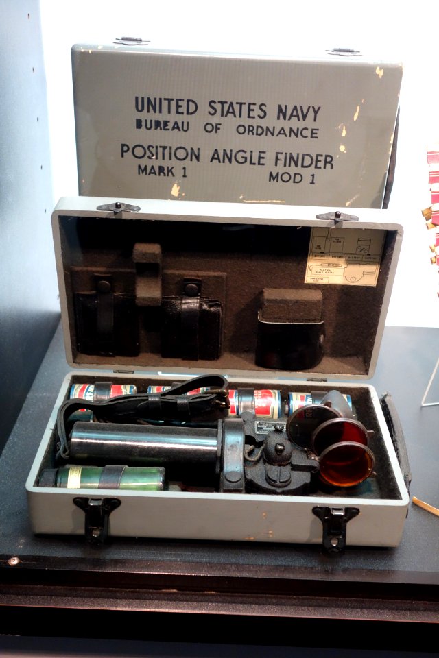 Position Angle Finder, United States Navy, Mark 1, Mod 1, 1942, by Polaroid Corp., view 1 - MIT Museum - DSC03779