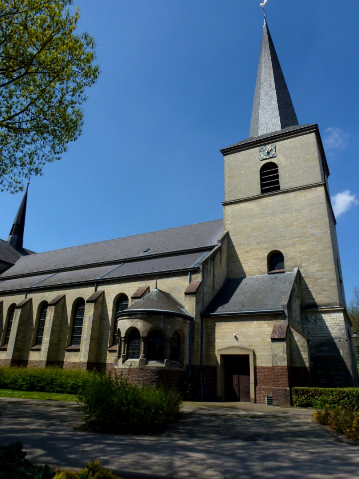 Posterholt (Roerdalen) kerk zijaanzicht