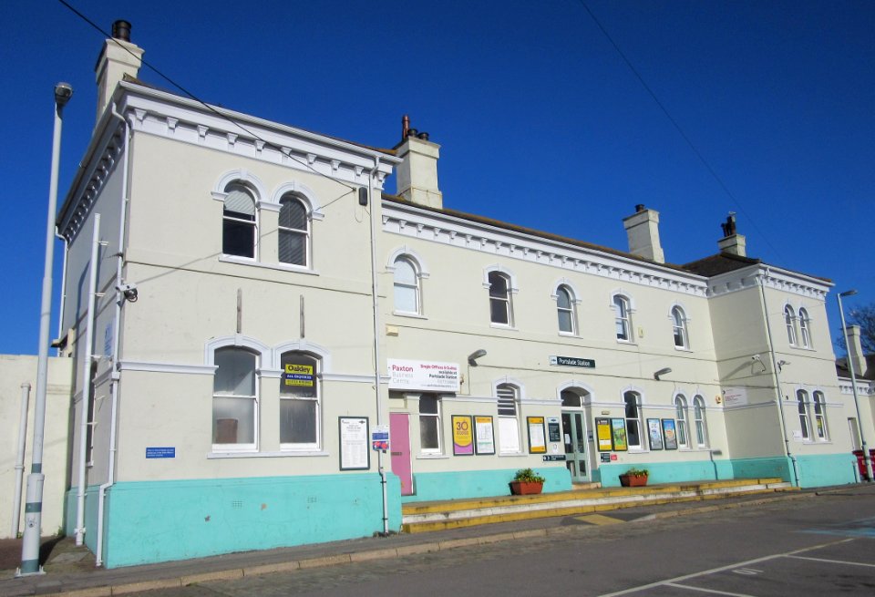 Portslade Railway Station (Main Building), Portland Road, Portslade (NHLE Code 1209609) (November 2015) (3)