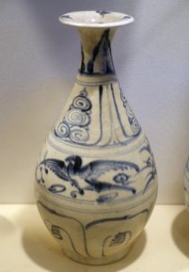 Pot, white glaze ceramic with cobalt blue patterns - Early Le dynasty, 15th century AD - Vietnam National Museum of Fine Arts - Hanoi, Vietnam - DSC05376