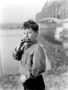 Portret van Herman met een boterham, Bestanddeelnr 189-0205