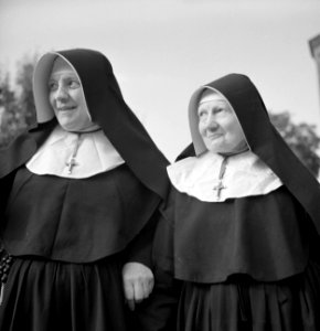 Portret van twee nonnen, Bestanddeelnr 191-1155 photo